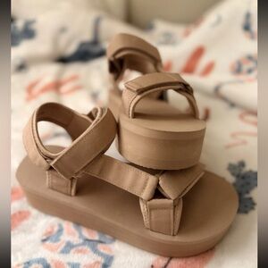 Women Platform Sport Sandals in Tan